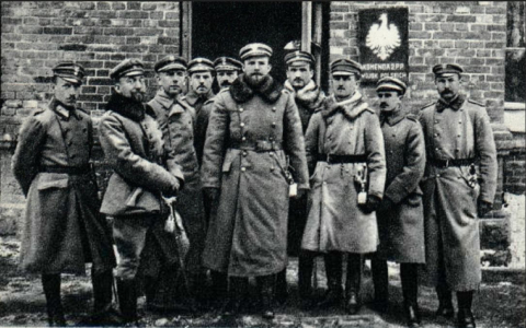 Sztab 2 Pułku Piechoty Legionów Polskich, Ks. Patrycjusz [Władysław] Antosz (3. z lewej)