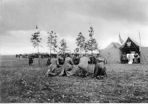 Msza święta polowa odprawiana przez ks. kapelana Stanisława Żytkiewicza, 6 sierpnia 1916