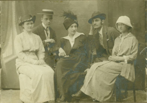od lewej Krystyna Stawiarska, Jan Bystroń, Maciesza Władysława z. d. Srzednicka, Stanisław Długosz, Gabriela Stawiarska, ok. 1912